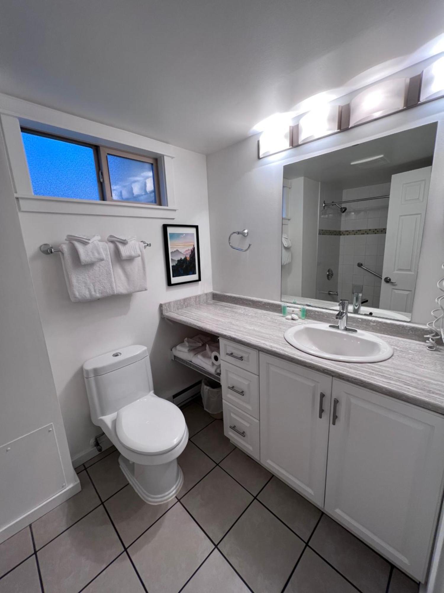 Shorewater Resort Qualicum Beach Bagian luar foto