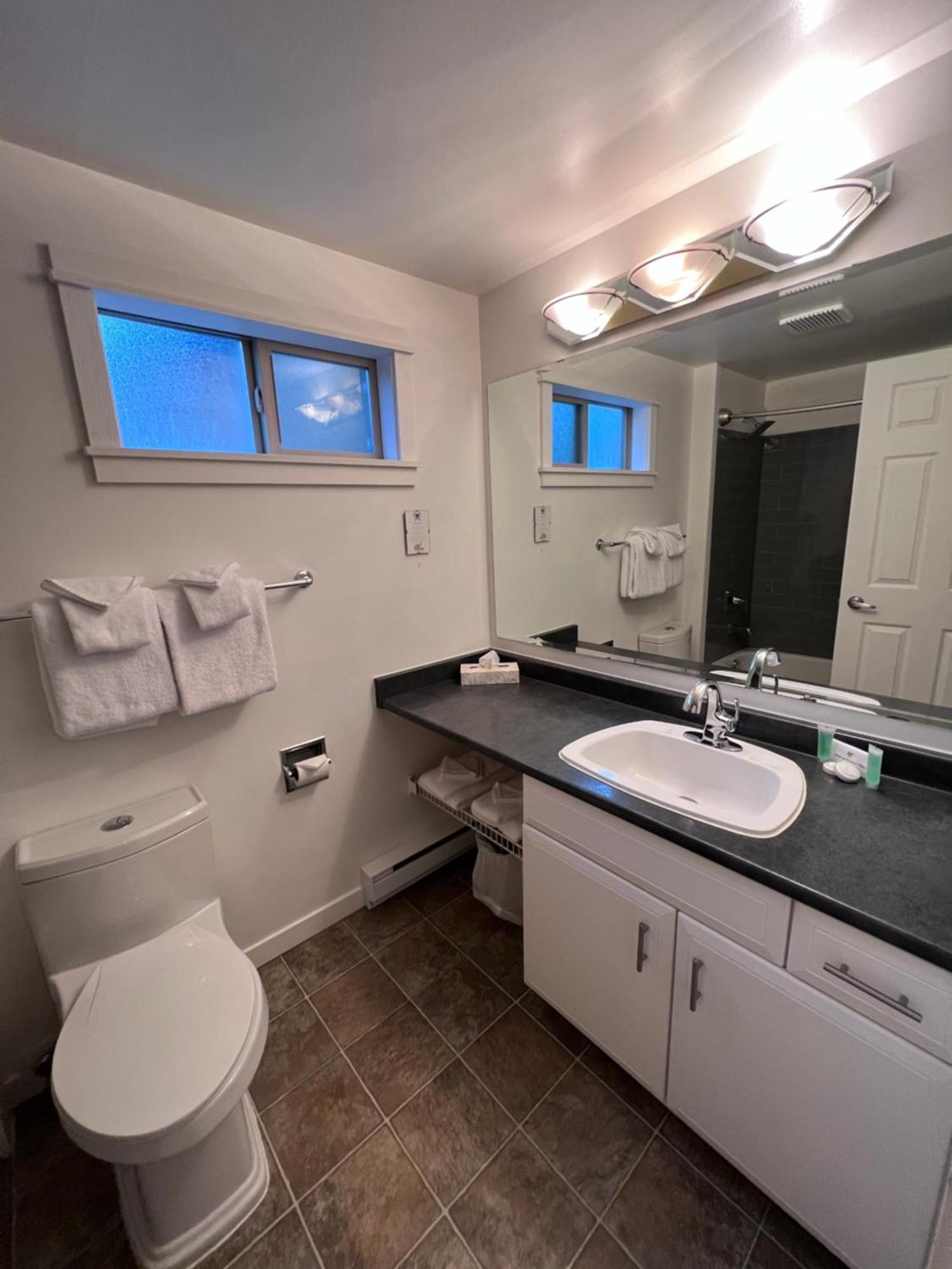Shorewater Resort Qualicum Beach Bagian luar foto