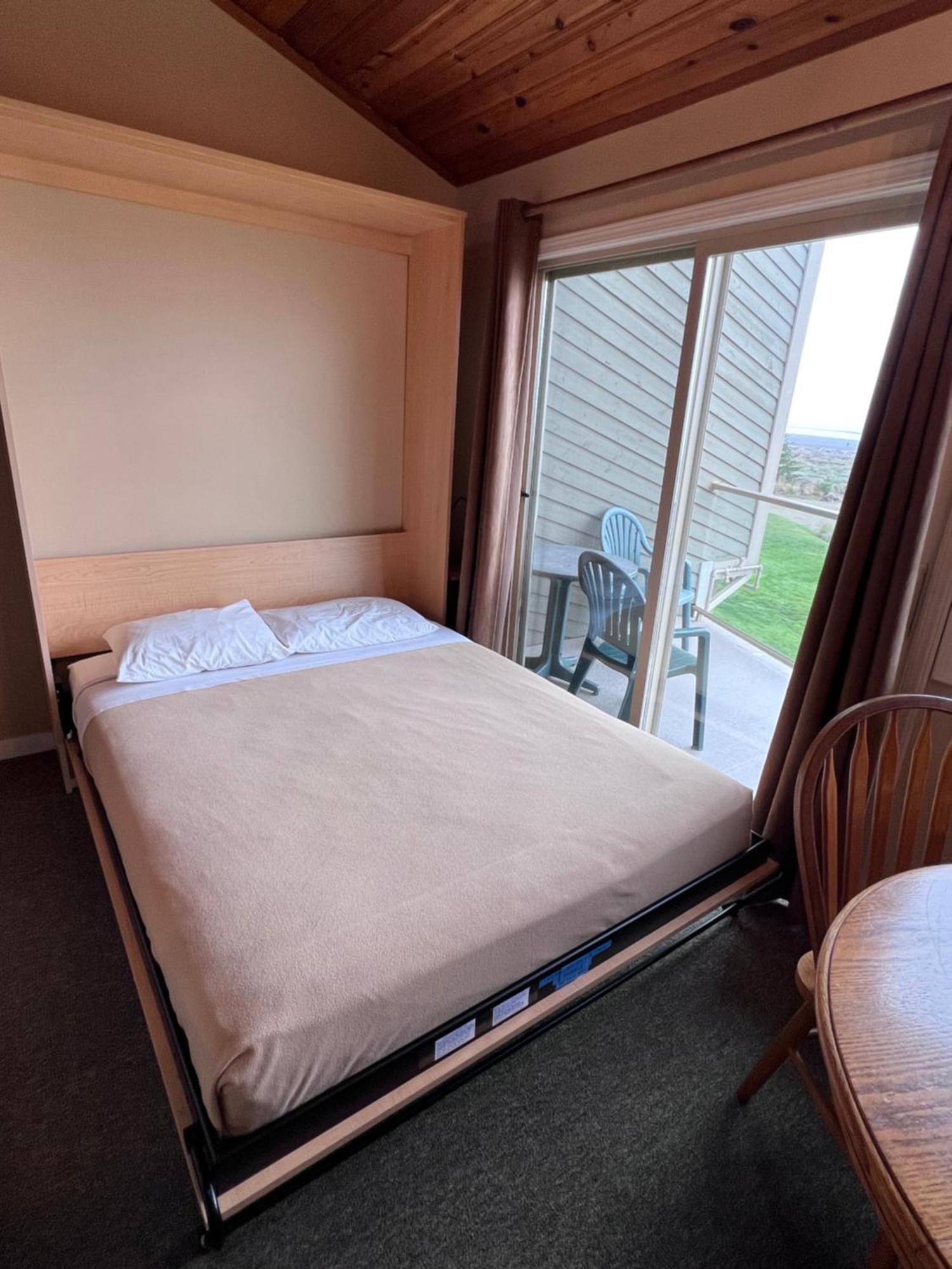 Shorewater Resort Qualicum Beach Bagian luar foto