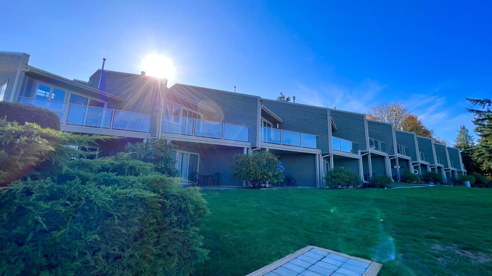Shorewater Resort Qualicum Beach Bagian luar foto