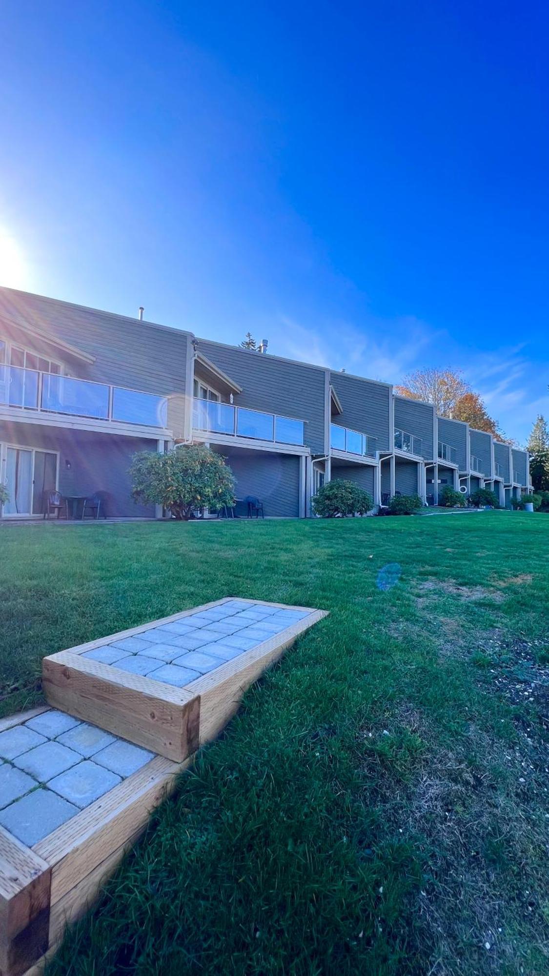 Shorewater Resort Qualicum Beach Bagian luar foto