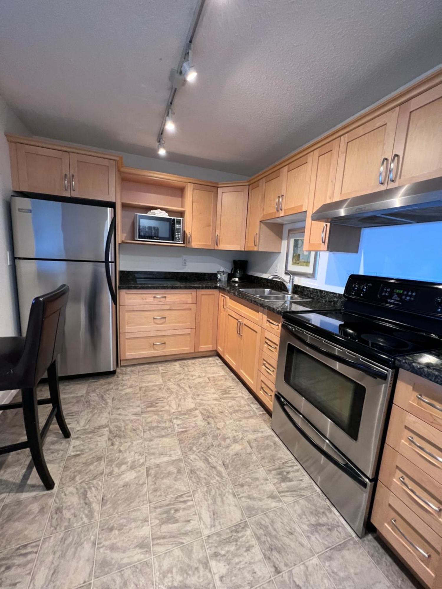 Shorewater Resort Qualicum Beach Bagian luar foto